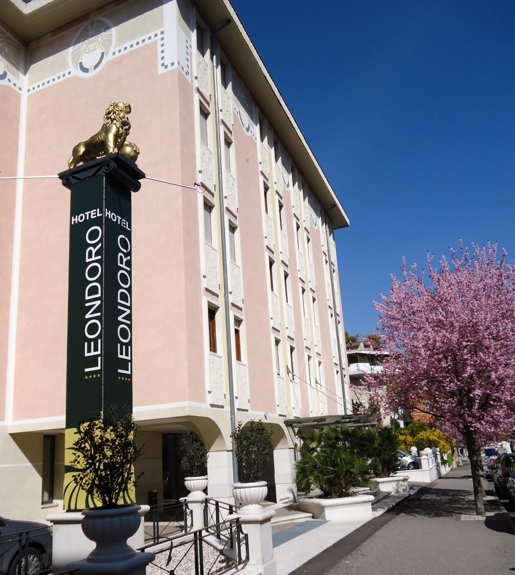 Hotel Leon D'Oro Rovereto  Eksteriør billede
