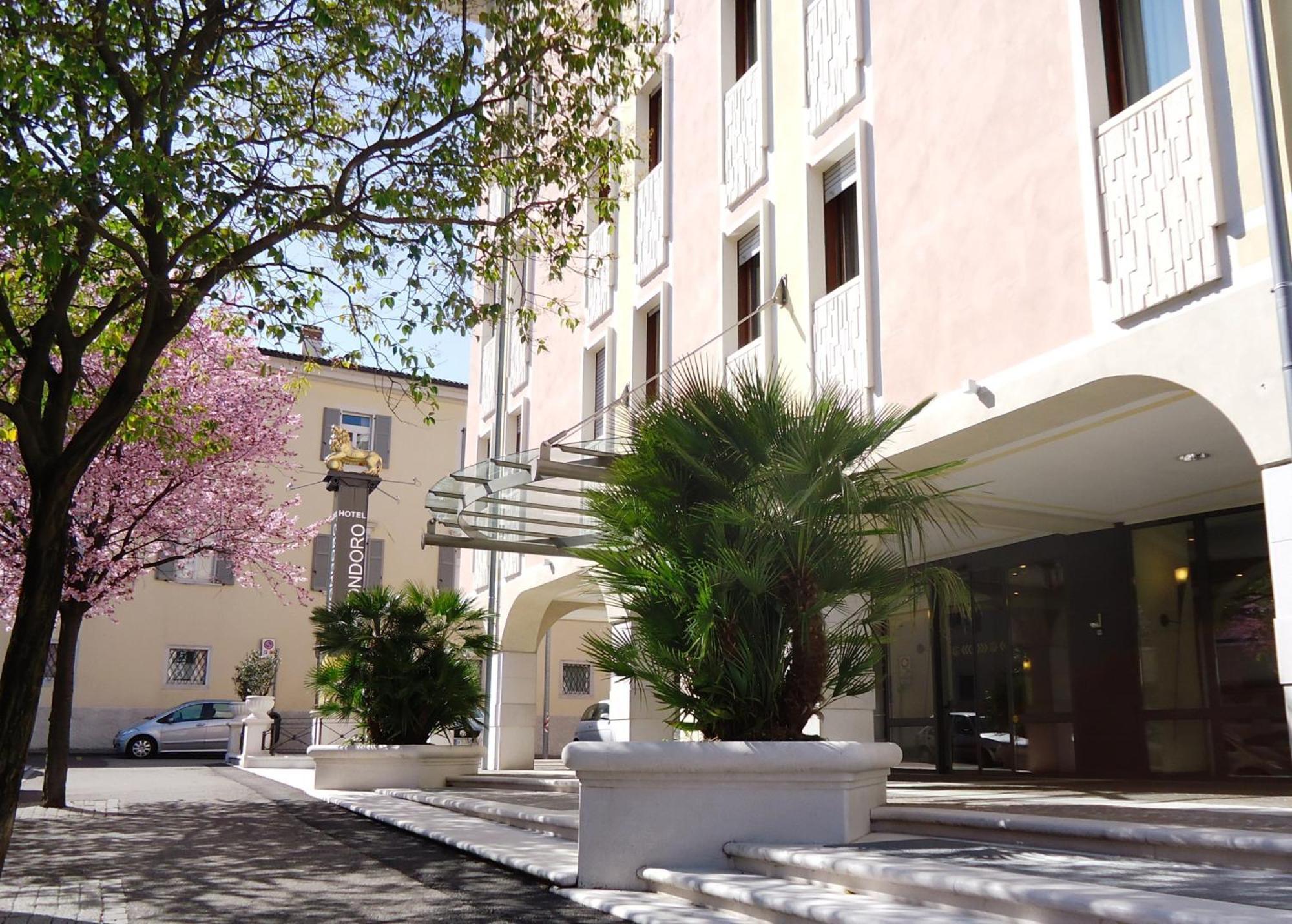 Hotel Leon D'Oro Rovereto  Eksteriør billede