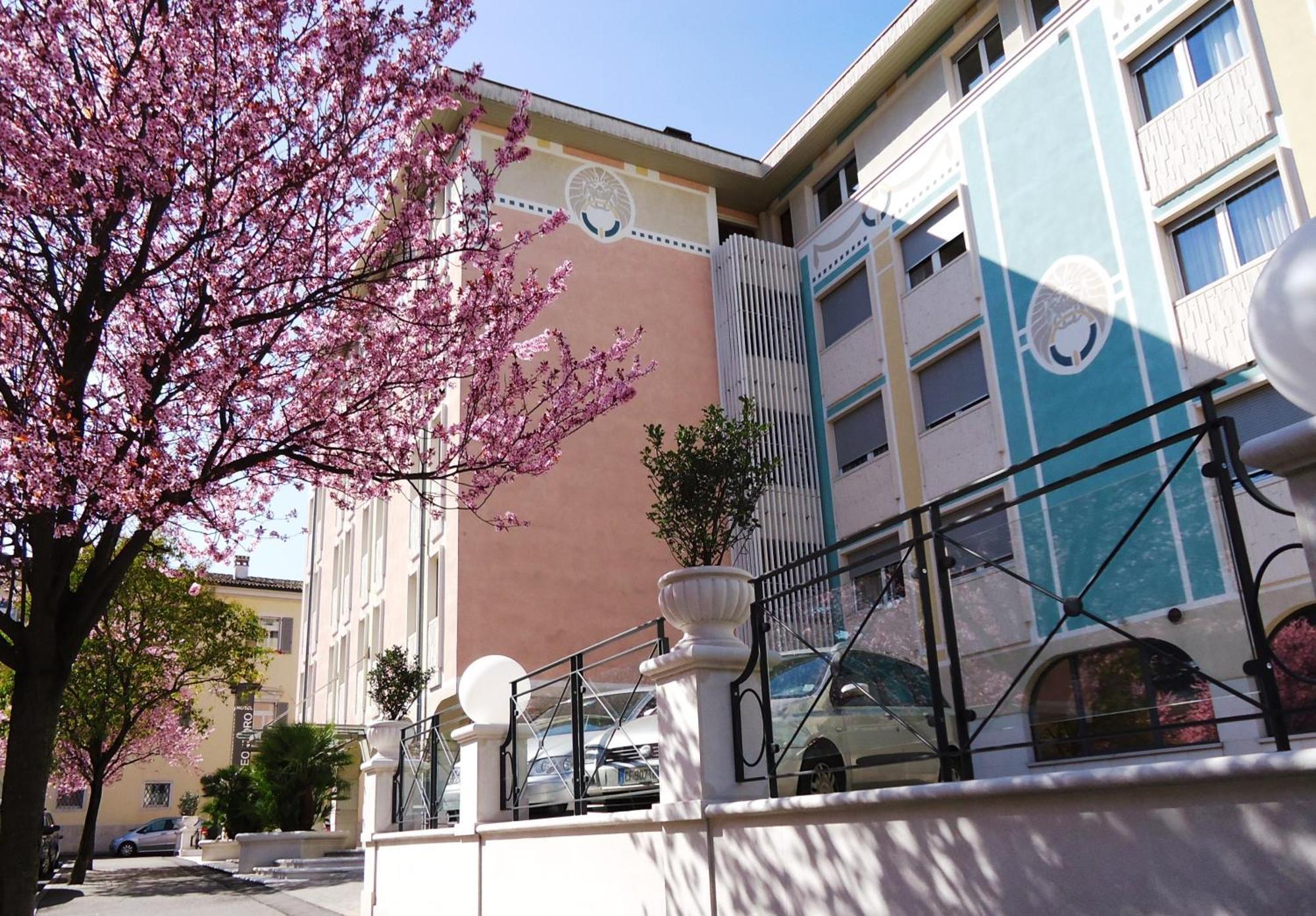 Hotel Leon D'Oro Rovereto  Eksteriør billede