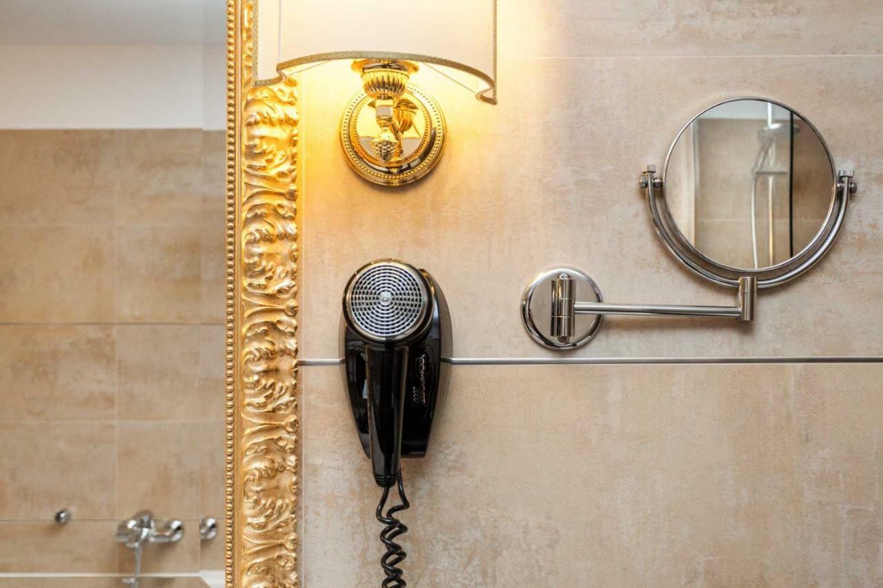 Hotel Leon D'Oro Rovereto  Eksteriør billede